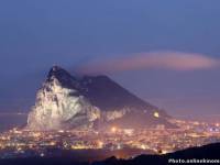 Гибралтарская скала ночью